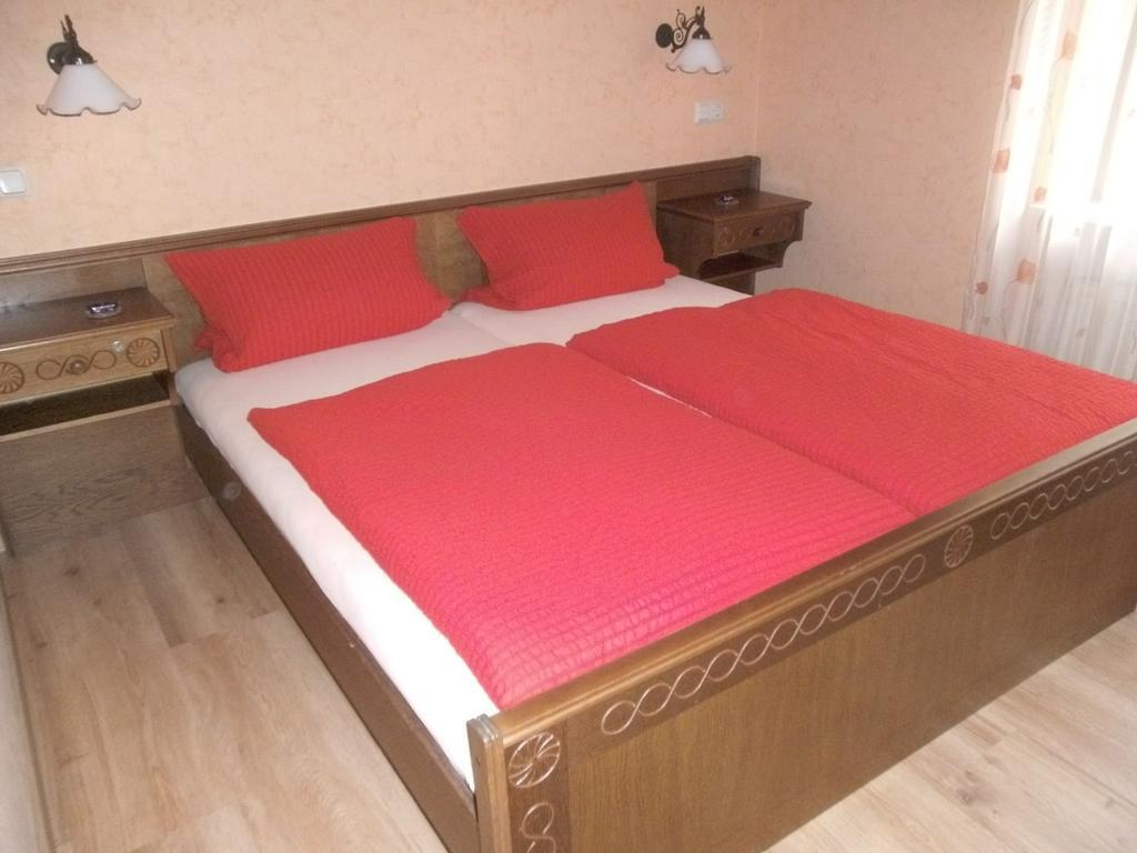 Pension Waldfrieden Maring-Noviand Room photo