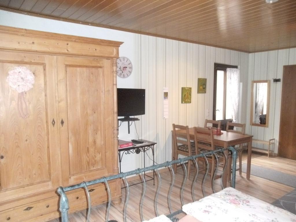 Pension Waldfrieden Maring-Noviand Room photo