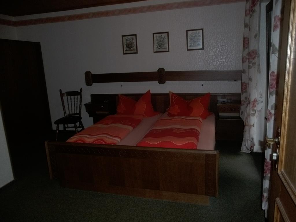 Pension Waldfrieden Maring-Noviand Room photo